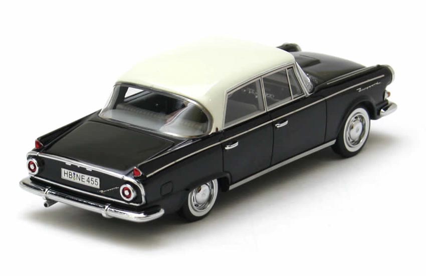 Borgward P100 i svart med benvitt tak är redan slutsåld från fabriken, men kan fortfarande finnas hos vissa återförsäljare.