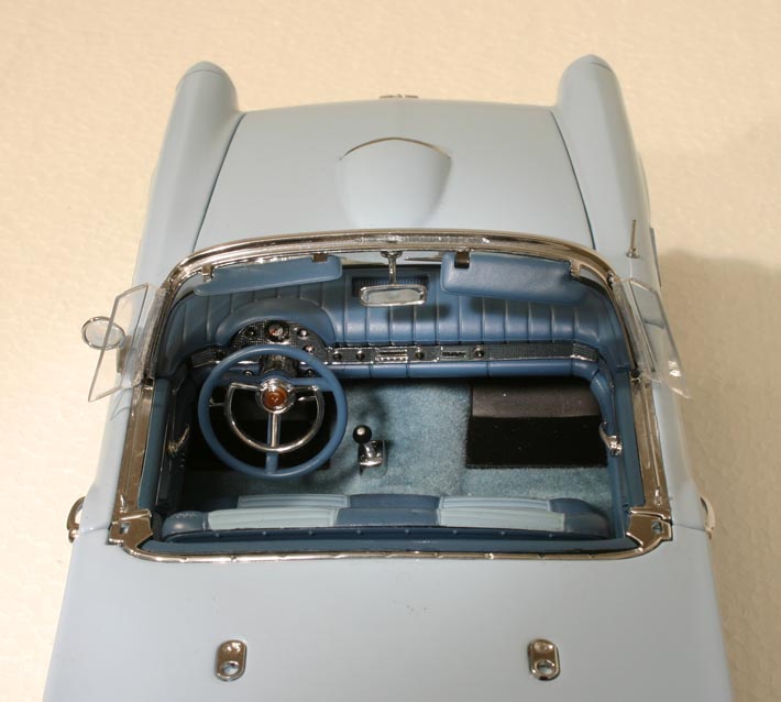 En fantastisk inredning där växelväljaren är rörlig mellan de olika växelalternativen. Radioantennen är utdragbar, sätet kan flyttas fram och åter. Foto: Richard E. Olfwenstam.