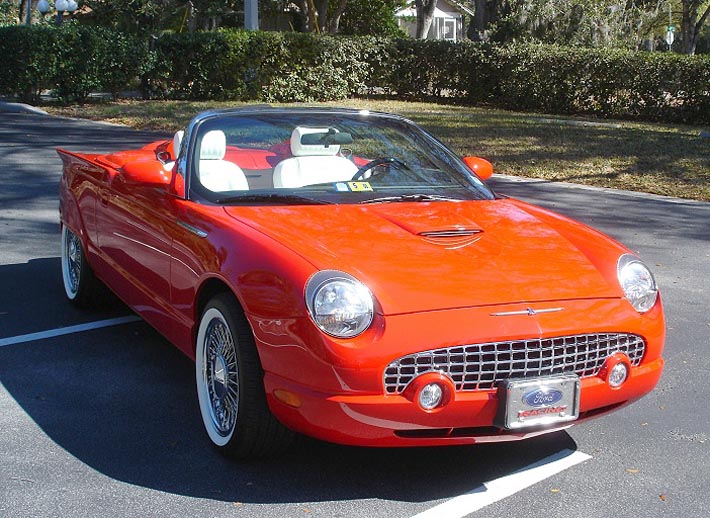 2005 Thunderbird lackerad i Ferrari Red.