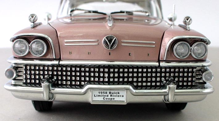 1958 Buick visade upp en av årtiondets mest aggressiva fronter.
