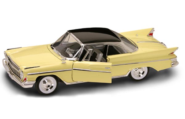 1961 DeSoto erbjuds i två olika färgkombinationer. Som solid ljusgrön med vitt tak, alternativt ljusgul med svart tak. Snygga, autentiska färger.