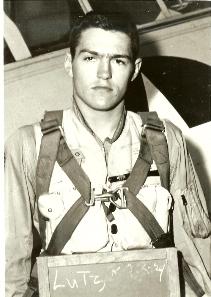Bob Lutz som ung stridsflygare inom US Marine Corps.
