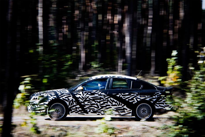 Buick Regal påstås bli en sportig sedan i mid-size. Tydliga släktdrag med andra GM-bilar.