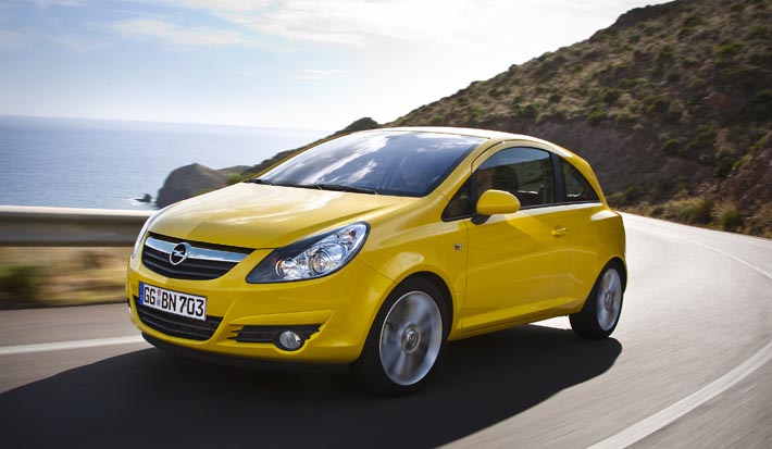 Vad sägs om en 2-dörrars hatchback? Denna lilla nätta coupéformade sedan från Opel kan fås med 1,6 liters motor på 192 hk. Opel har dessutom en berömvärd kvalitet och anses av expertisen vara mycket välbyggda bilar.
