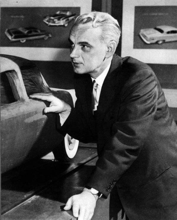 Virgil Exner i designstudion hos Chrysler Corporation.