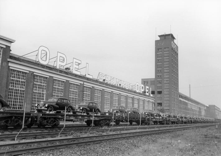 Opel-fabrikerna efter att General Motors byggt upp fabrikerna igen med amerikanska dollars 1949.