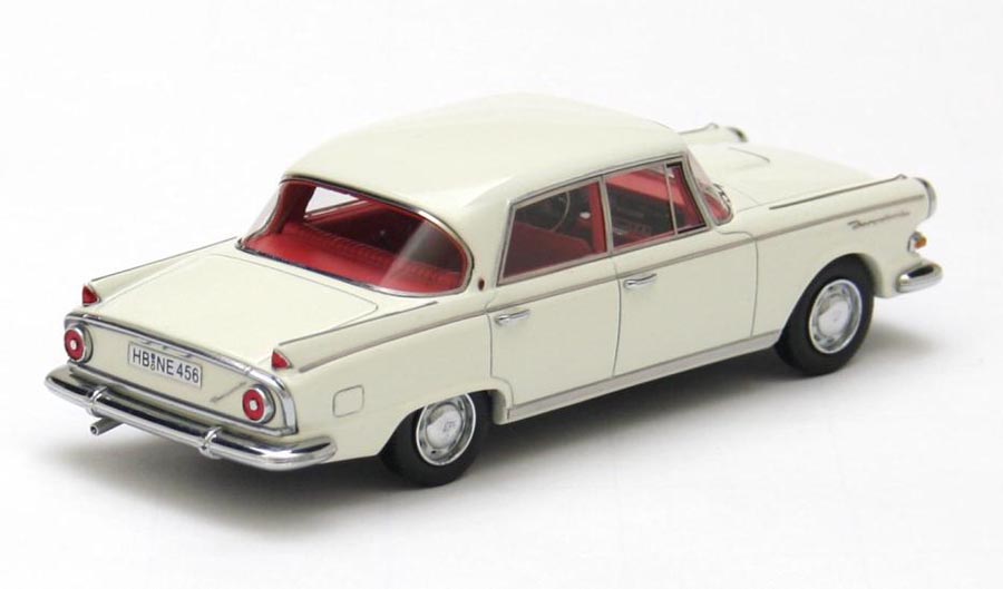 Precis som dåtida Mercedes-Benz fick Borgward P100 små, diskreta stjärtfenor!