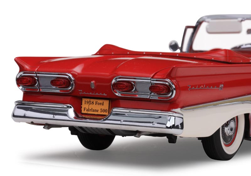 1958 hade Ford ett unikt bakparti med fyra ovala baklampor.