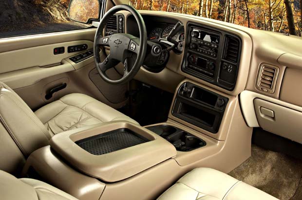 Den nya inredningen är mycket inbjudande och påminner mer om de dyraste lyxbilar, än om ett nyttofordon. Med den breda golvkonsolen ges stora avlastningsytor, inte bara för frukost utan även en mer omfattande lunch.