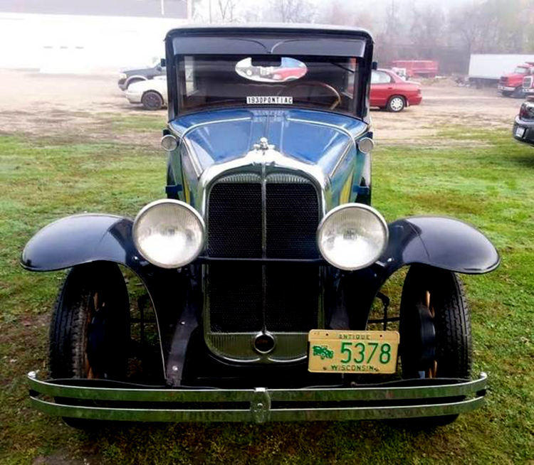 1930 Pontiac Big Six 2dr Sedan.