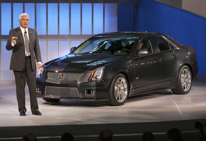 Ännu en skapelse av Bob Lutz. 2009 Cadillac CTS-V med V8-motor på 550 hk. Välj mellan 6-växlad manuell eller 6-stegs automatlåda.