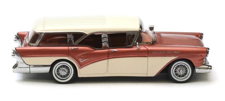 Eftersom Caballero är en 4dr hardtop wagon, så får man god inblick för att studera vagnens eleganta inredning.