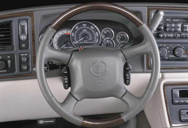 EXT har fått samma eleganta instrumentpanel som 2002 Escalade.