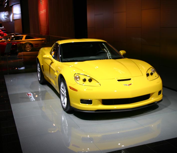 Chevrolet Corvette Z06 är värstingmodellen med 7-liters V8 på 512 hk och en toppfart på 320 km/t.