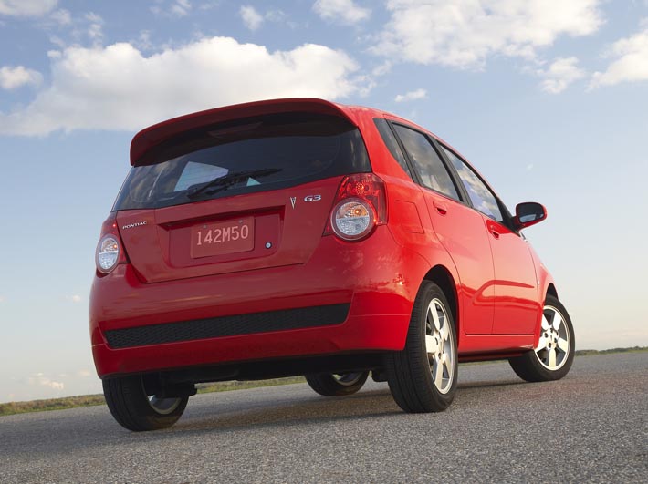 2009 Pontiac G3. Den håller väl inte på att välta?