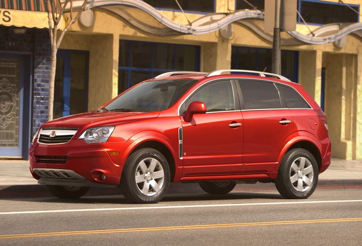 Jaha, en liten microbil för hårt drabbade amerikanska bilförare. Även Saturn Vue XR visar sitt tydliga släktskap med europeiska GM-bilar. Bara en aning mer glamour för att accepteras i Amerika.