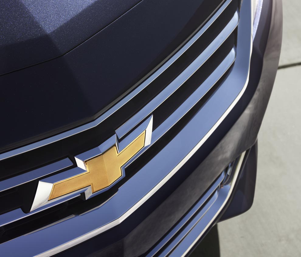 Är man en Impala så är man inte direkt blyg! Stort och maffigt Chevrolet-emblem som är förgyllt.