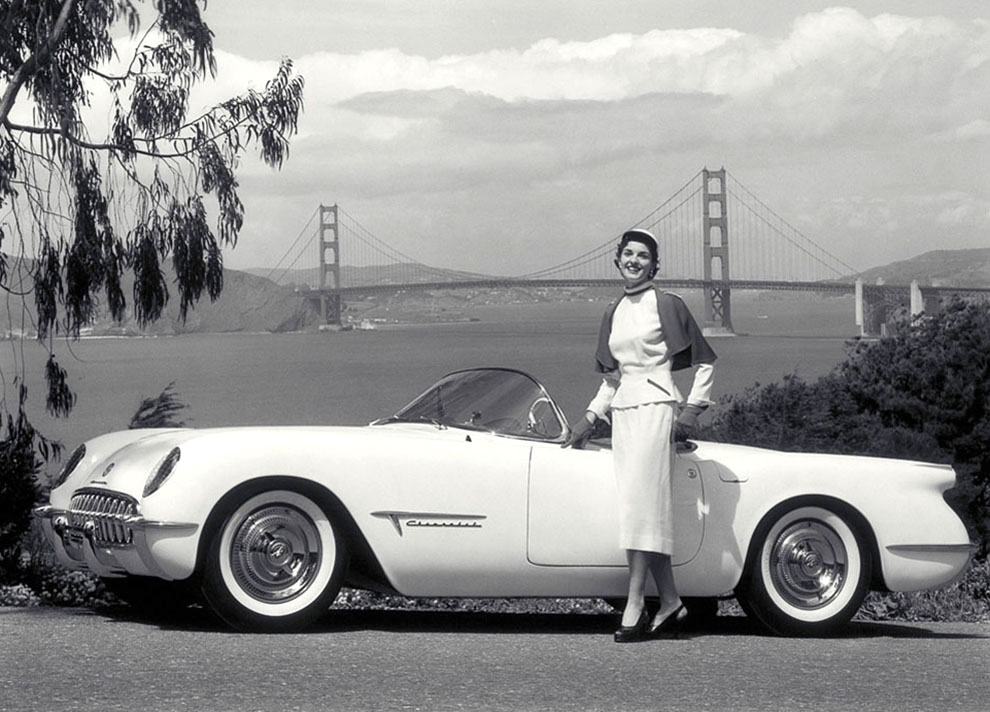 Chevrolet EX-122 på Motorama-utställningen i New York den 17 januari 1953. Bakgrunden är bara en kuliss. Men bilen och damen var verkliga!