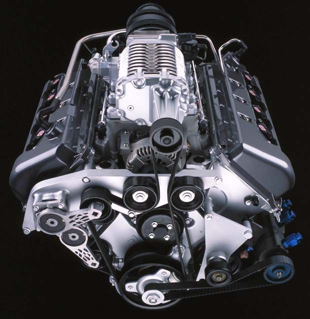 Det modernaste, men ändå en av de vackraste detaljerna i Ford GT. Den 5,4 liter stora MOD-V8:an på mer än 500 hk, 32 ventiler och fyra överliggande kamaxlar.