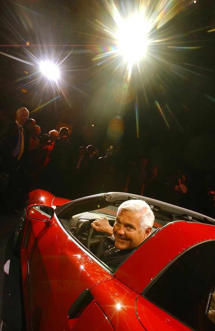 Den 1 maj 2010 lämnar Bob Lutz rampljuset och fyrverkerierna efter 47 års trogen tjänst inom bilindustrin. Bilen är som säkert alla ser en 2004 Chevrolet Corvette med den då nya LS2, 6,0 liters motorn på lugna 400 hk. En av världens starkaste small-block.