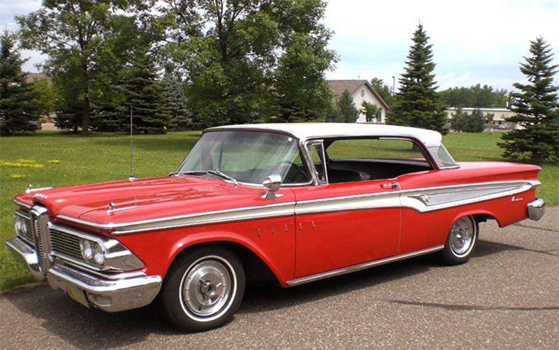 Allt för mycket Ford över 1959 Edsel. Men den framträdande grillen var kvar, om dock förminskad.