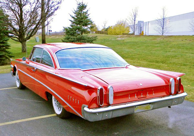 Helt ny design igen till 1960. Men tveklöst en modernare formgivning, även om den är en uppsnofsad Ford.