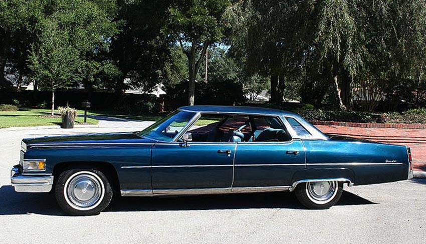 1976 Cadillac Sedan de Ville i all sin elegans.