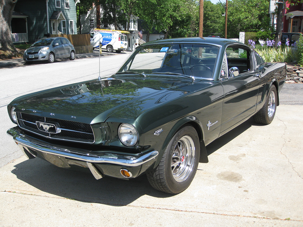 Och här en attraktiv Mustang Fastback!