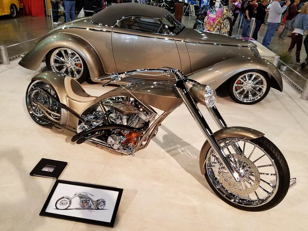 Priset för ”The America´s Most Beautiful Motorcycle” gick till Ken Reister, tillverkad av Xpression och formgiven av den icke obekante Foose!
När man ändå höll på passade det fint att även ställa ut denna 1936 Ford, som vann 2006 ”Americas Most Beautiful Roadster”!