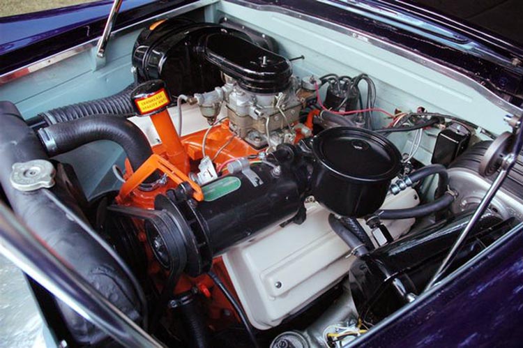 Med sin Hemi-V8 var Dual-Ghia en mycket snabb, sportig vagn.