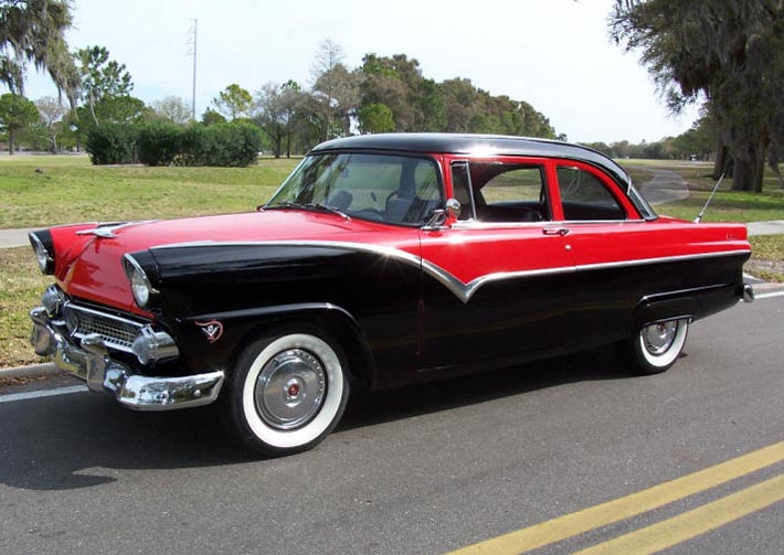 1955 Ford Fairlane Club Sedan