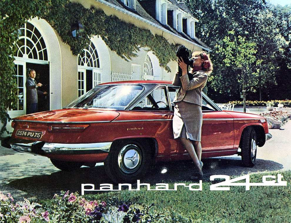 Panhard 24 CT i all sin elegans! Borta var de runda formerna till förmån för sextiotalets kantiga formspråk. Men formgivaren var densamme.