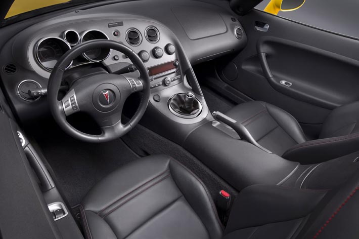 Instrumentpanelen i 2009 Pontiac Solstice Roadster.