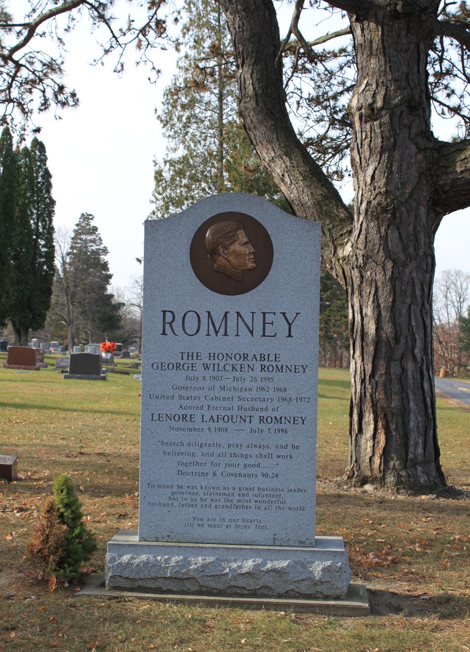 Romney´s familjegrav på Fairview Cemetery i Brighton, Michigan.