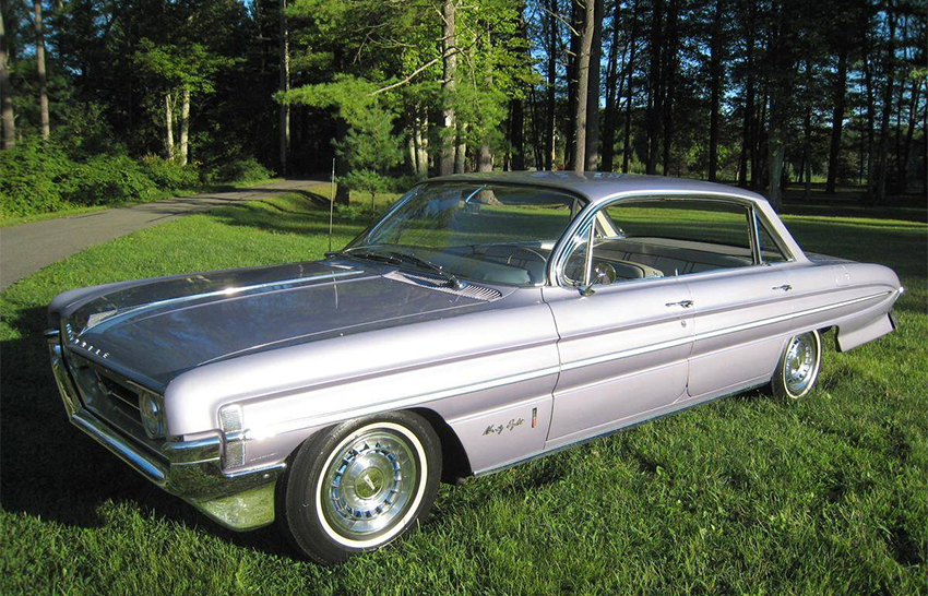 1961 Oldsmobile Ninety-Eight Holiday Hardtop Sedan