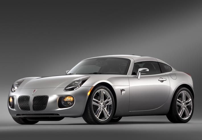 Den råa uppsynen på helt nya 2009 Pontiac Solstice Coupe.