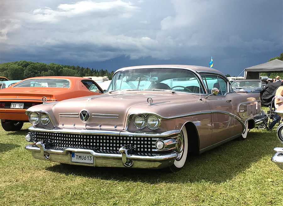 Lars-Göran Söderling i Örebro äger flera tjusiga entusiastbilar! En av dem är denna underbara 1958 Buick Limited. En juvel i alla avseenden!