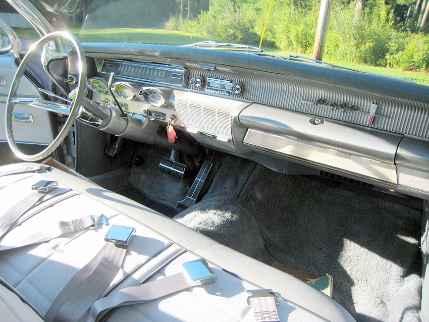 1961 Oldsmobile Ninety-Eight Holiday Hardtop Sedan