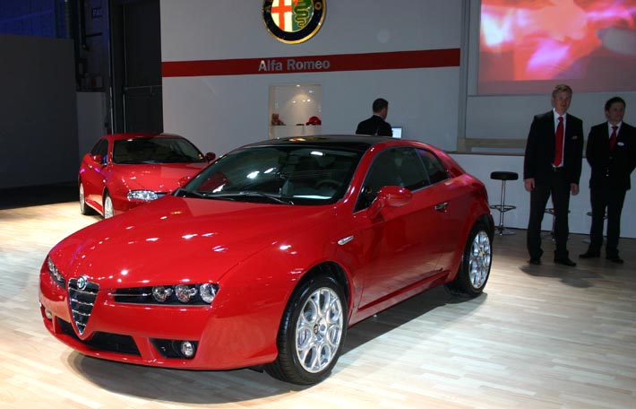 Nya Alfa Romeo Brera är verklighet! Konceptbilen från 2002 har gått i produktion och kunderna står i kö för denna tjusiga sportcoupé.