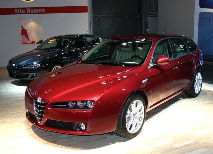 Alfa Romeo 159 Sportwagon är som namnet antyder en stationsvagn som egentligen nästan är en sportvagn. Ny och eftertraktad.