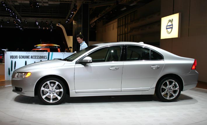 Jo, det är faktiskt nya Volvo S80. Snarlik formgivning men ändå helt ny i varje detalj. Går dessutom att få med härlig V8-motor.