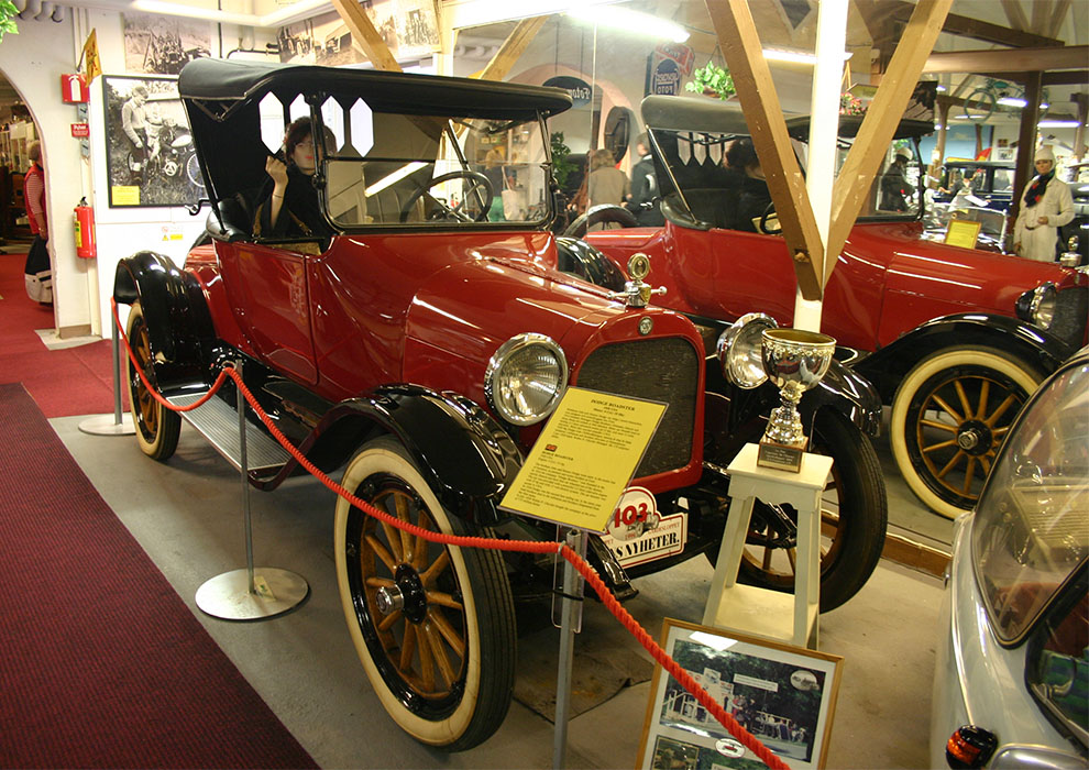 Ytterligare en tidig amerikanare är denna 1920 Dodge Brothers Model 30 Roadster. Bilmärket ändrades sedan till enbart Dodge när Chrysler Corporation tog över produktionen.