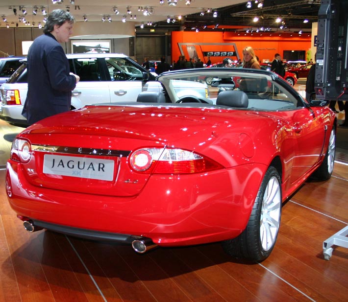 Prydligt bakparti på Jaguar XK Convertible.