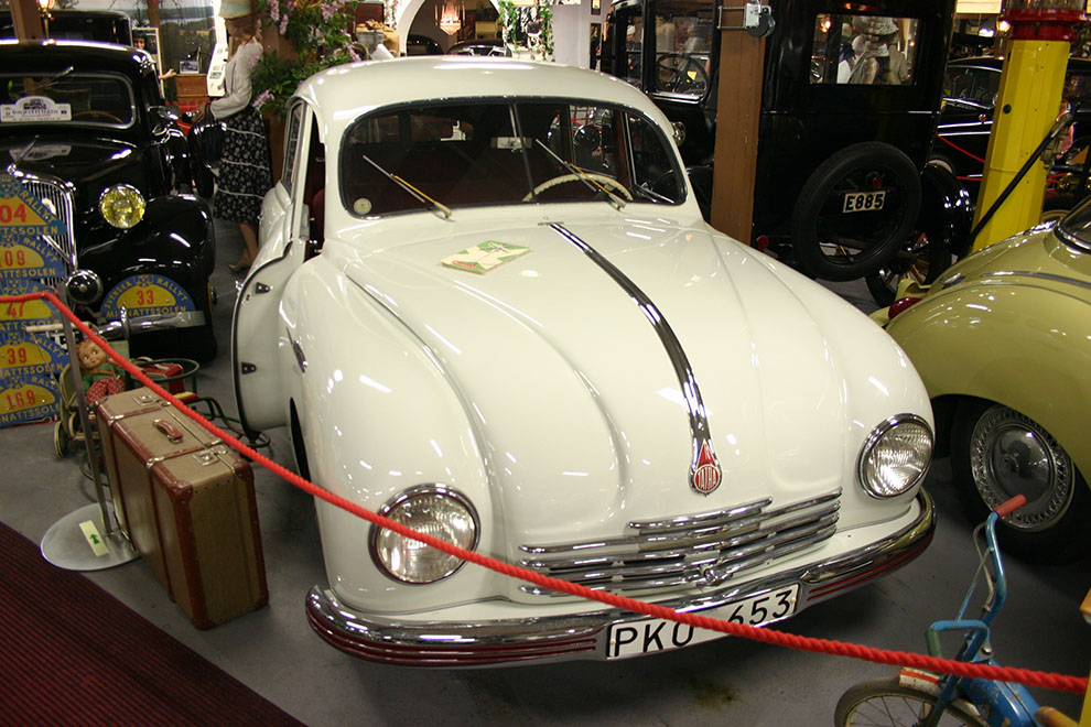 Och här en Tatra av betydligt nyare årgång! Det är en 1952 Tatra T 600 Tatraplan. Modellen såldes även i Sverige fram till 1953 (se specialartikel här i Motor-Life).