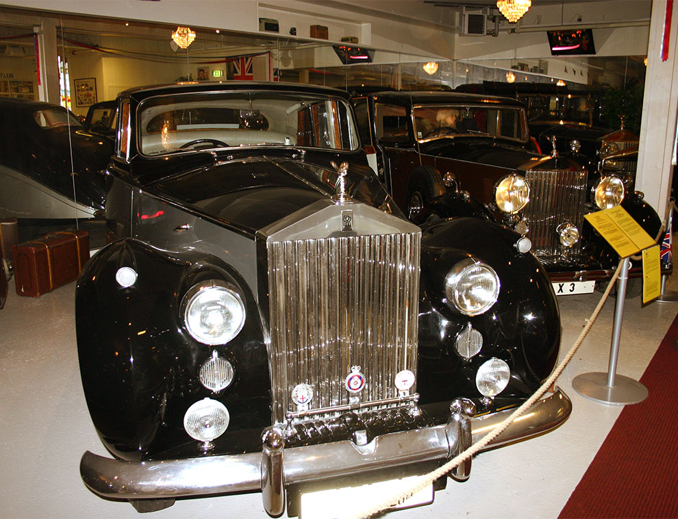 En imposant 1959 Rolls-Royce Silver Wraith.