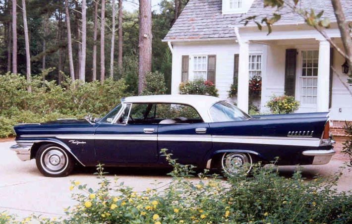 1957 års New Yorker i fyrdörrars hardtoputförande.
