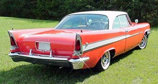 Chrysler Saratoga 1958 – fortsatt fokus på höjd och bredd.