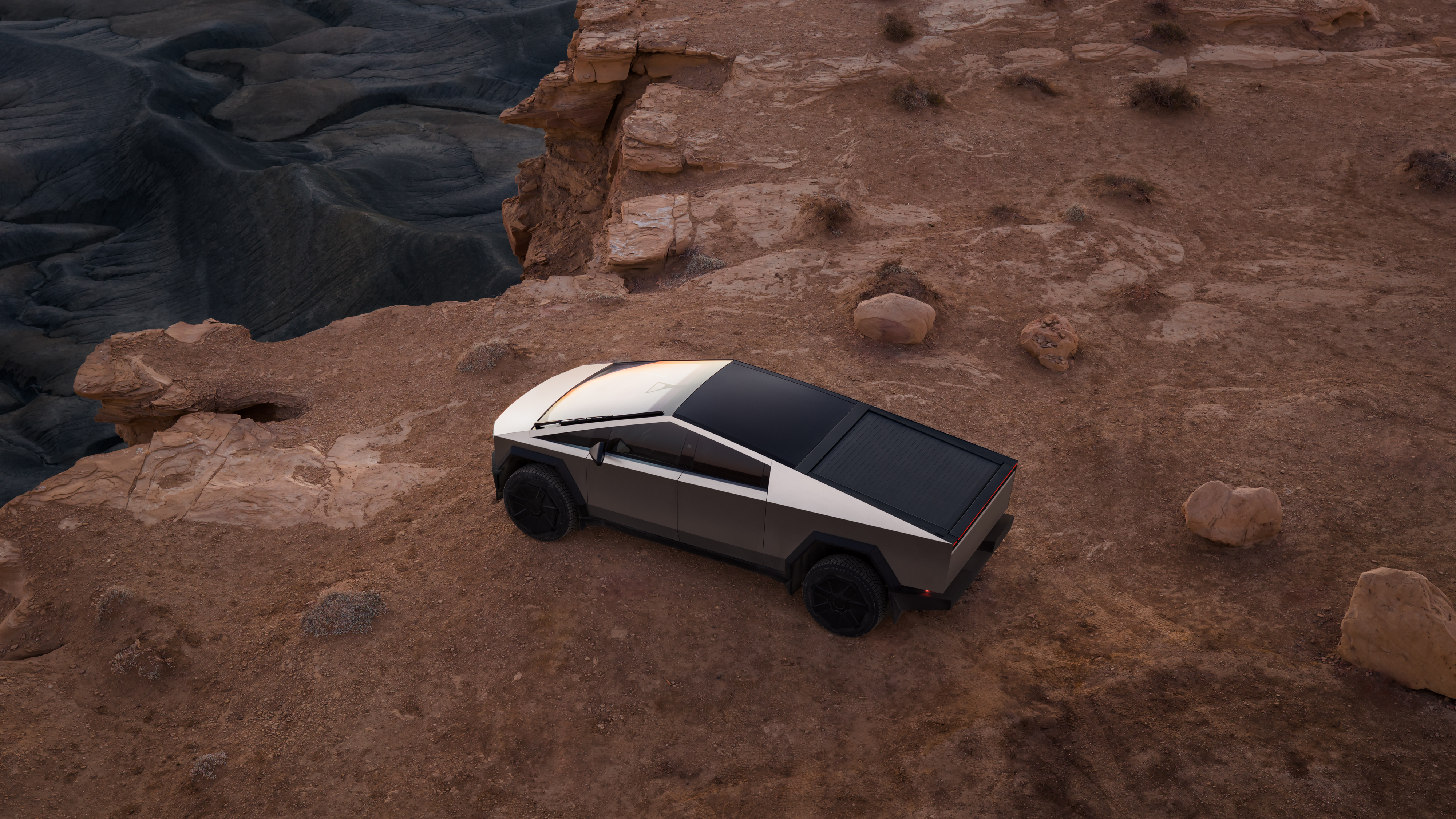 Tesla Cybertrucks radikala design är lika banbrytande som terrängen den tycks vara byggd för – en framtidsvision för de som vågar sticka ut.
