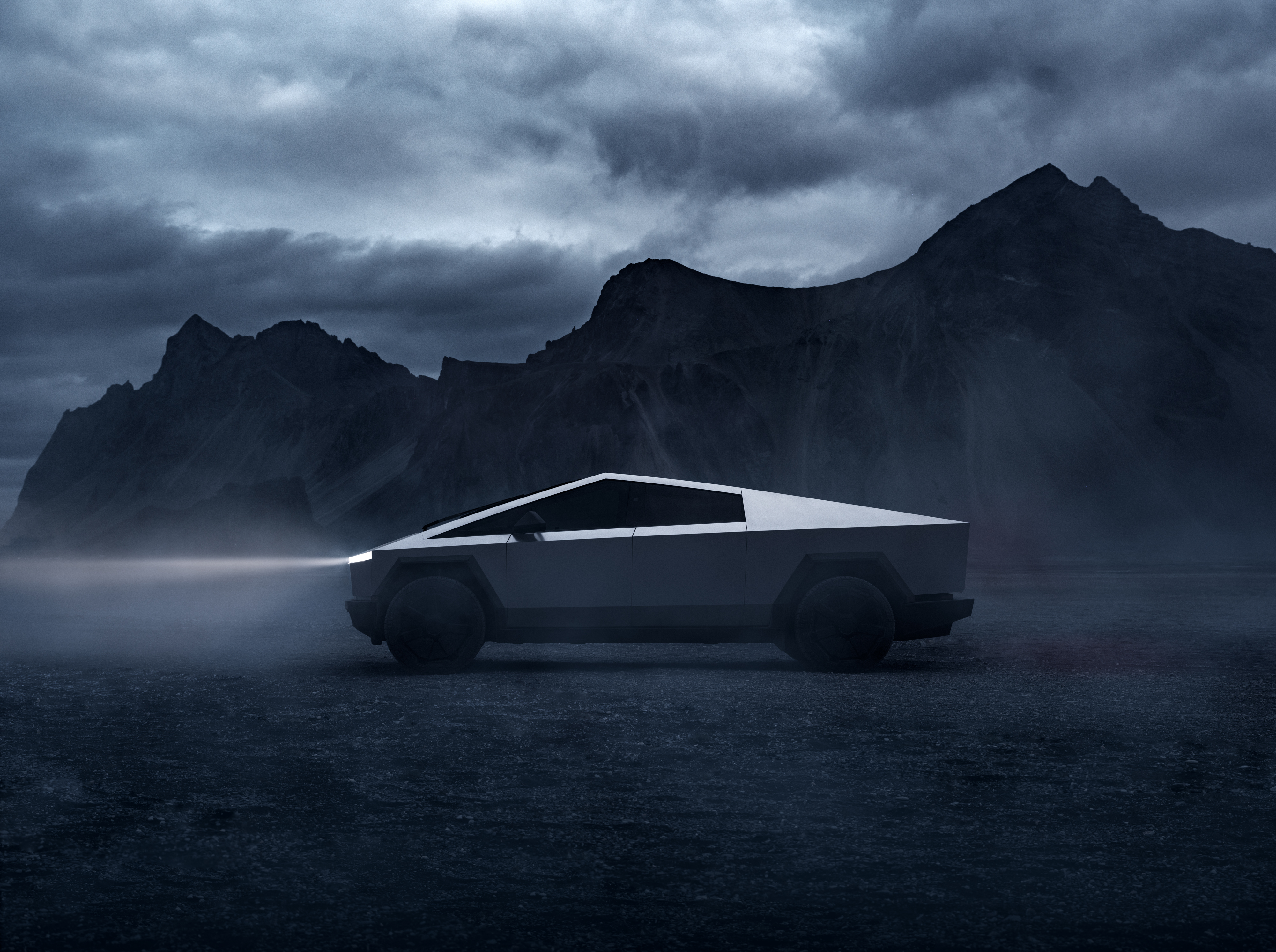 Tesla Cybertrucks brutala skönhet är som gjord för dramatiska, ogästvänliga landskap – en utomjordisk uppenbarelse som väcker begär.