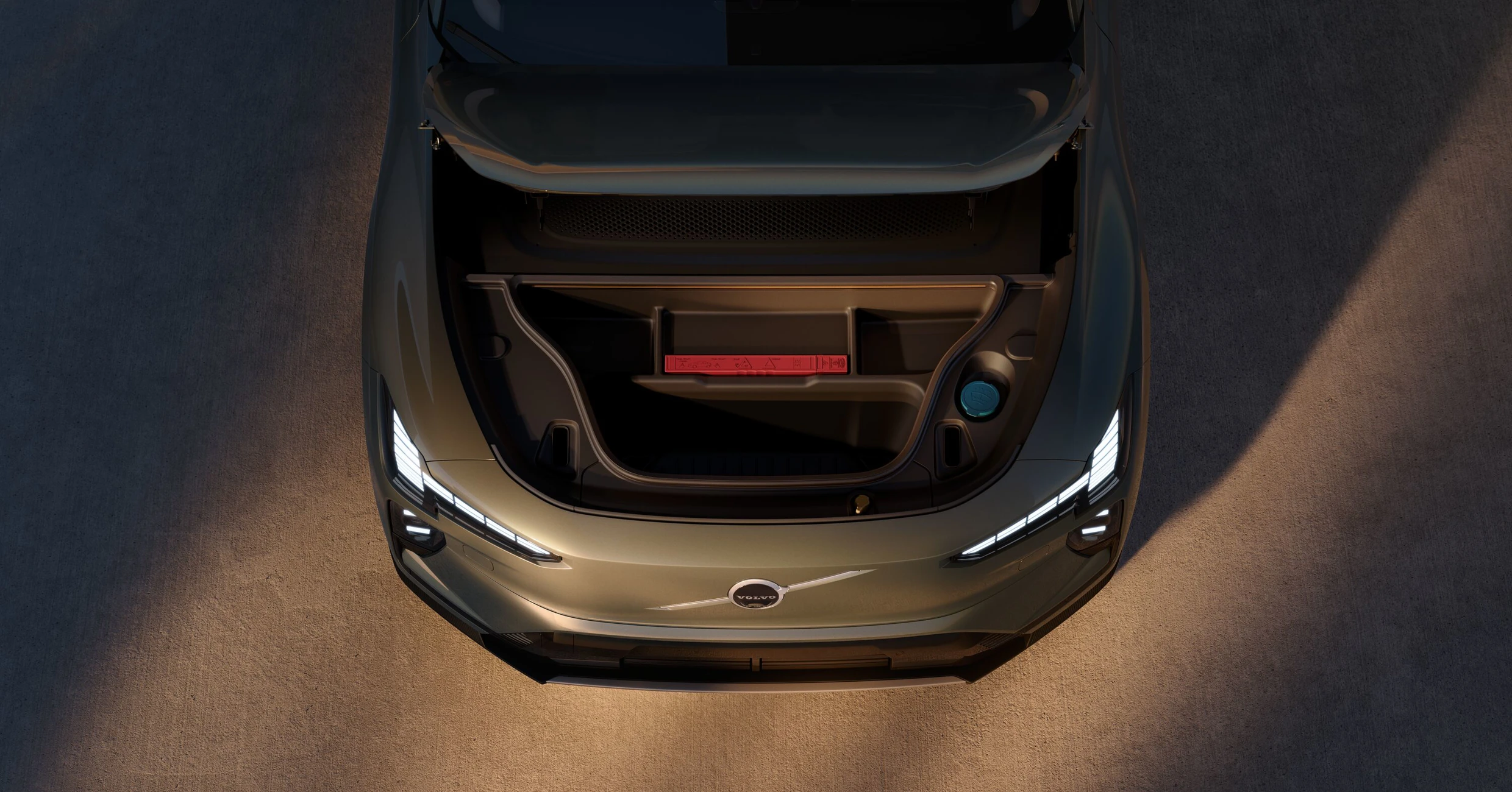 Den rymliga frunken i Volvo EX60 bevisar att praktisk innovation inte behöver offra design – perfekt för det viktiga.